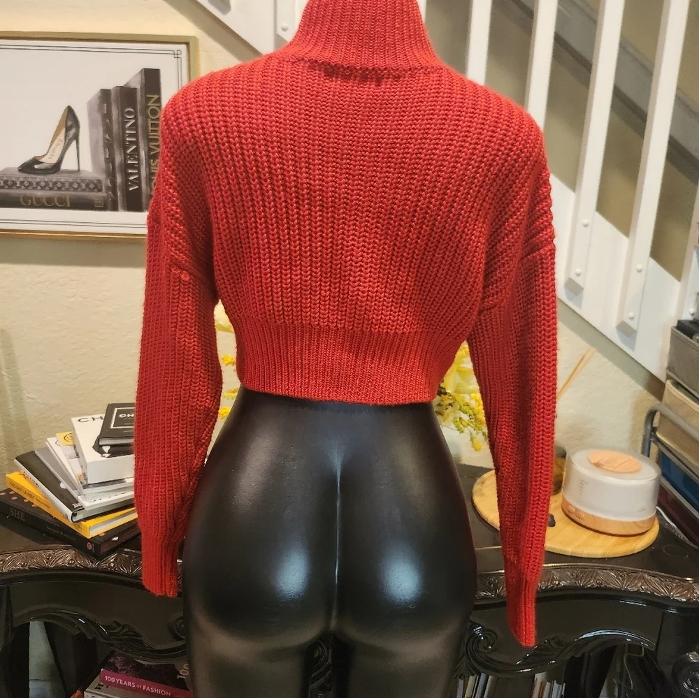 Lovers + Friends cropped sweater size XS